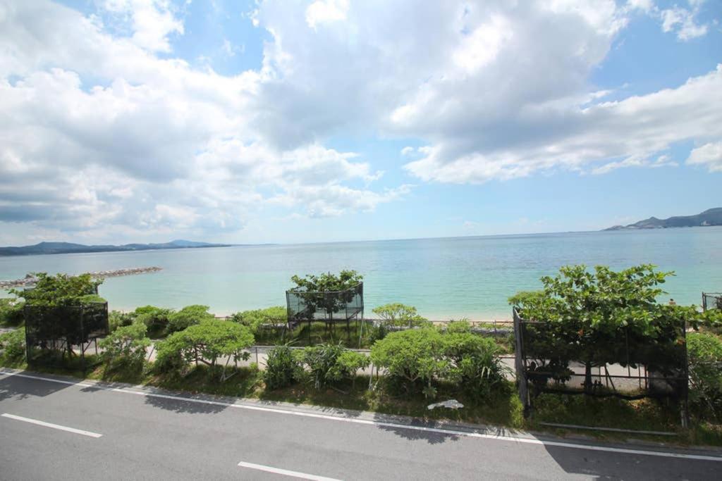 Beach Side Hotel Yamoriyanonikai Nago Buitenkant foto